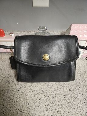 Coach Black Leather Vintage  Crossbody with Brass Button #9892
